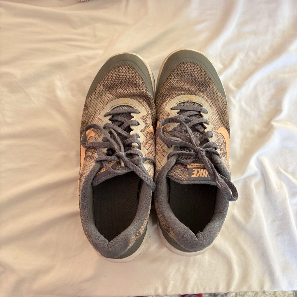 Nike Womens Size 7 Flex Experience Run Gray Orange Running Shoes Sneakers